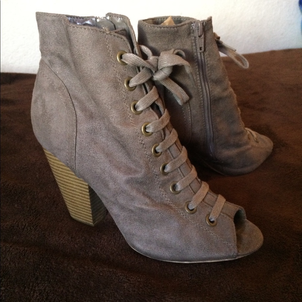 🌻Deep Gray Taupe Thick Cuban Heels Size 8